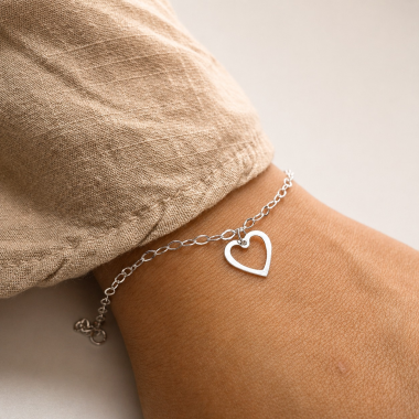Pulseira 4 Pingente Coração Vazado Detalhado 2,6gr - Imagem 4