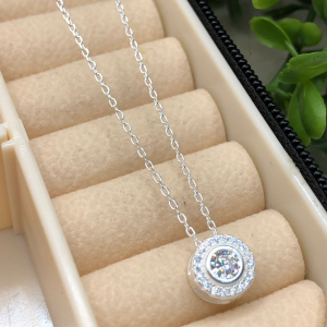 Corrente de prata 925 com pingente ponto de luz com borda cravejada - Imagem 11