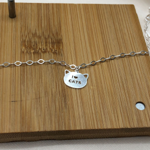 Pulseira com Pingente Pendurado  Gatinho com Escrita - Imagem 5