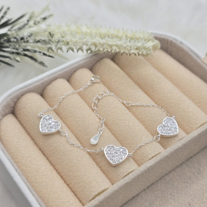 Pulseira de prata 925 com pingente central 3 corações cravejados - Imagem 4