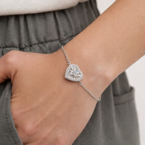 Pulseira de prata 925 com pingente central coração trabalhado com zircônias - Imagem 3