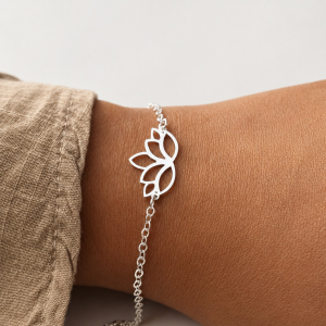 Pulseira de prata 925 com pingente central flor de lótus - Imagem 4