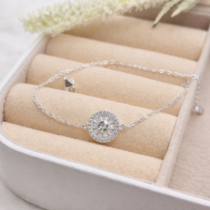 Pulseira de prata 925 com pingente central redondo trabalhado com zircônias - Imagem 4