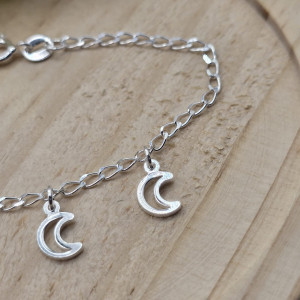 Pulseira de prata 925 infantil com pingente 3 luas vazadas - Imagem 4