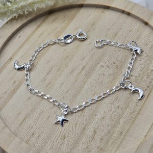 Pulseira de prata 925 infantil com pingente estrelas e luas abauladas - Imagem 3