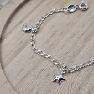Pulseira de prata 925 infantil com pingente estrelas e luas abauladas - Imagem 5