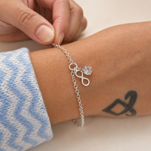 Pulseira de prata 925 patuá com infinito vazado e ponto de luz - Imagem 4