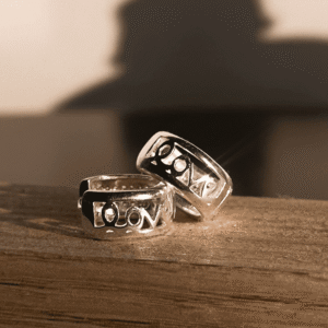 Argola Click Love Cravejada