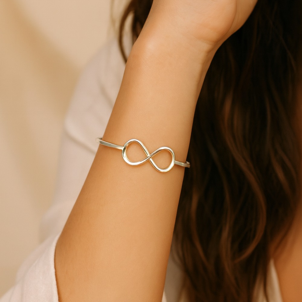 Bracelete de prata 925 Fio Quadrado com Detalhe Infinito 1.5mm 2,5g