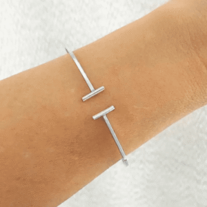 Bracelete Fio Quadrado Detalhe Aberto 1,7mm 2gr