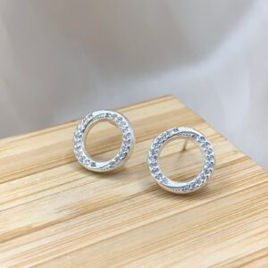 Brinco Circulo Cravejado Detalhado De Prata