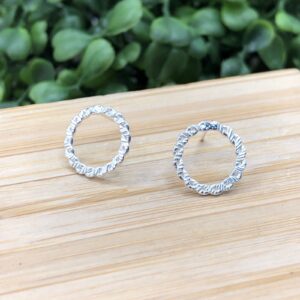 Brinco de prata 925 circuco vazado laçados