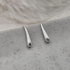 Brinco de prata 925 gota curvado