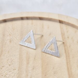 Brinco de prata 925 triangulo frisado