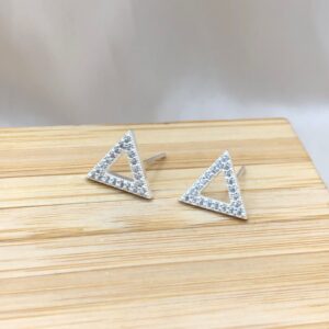 Brinco Triangulo Vazado Cravejado De Prata