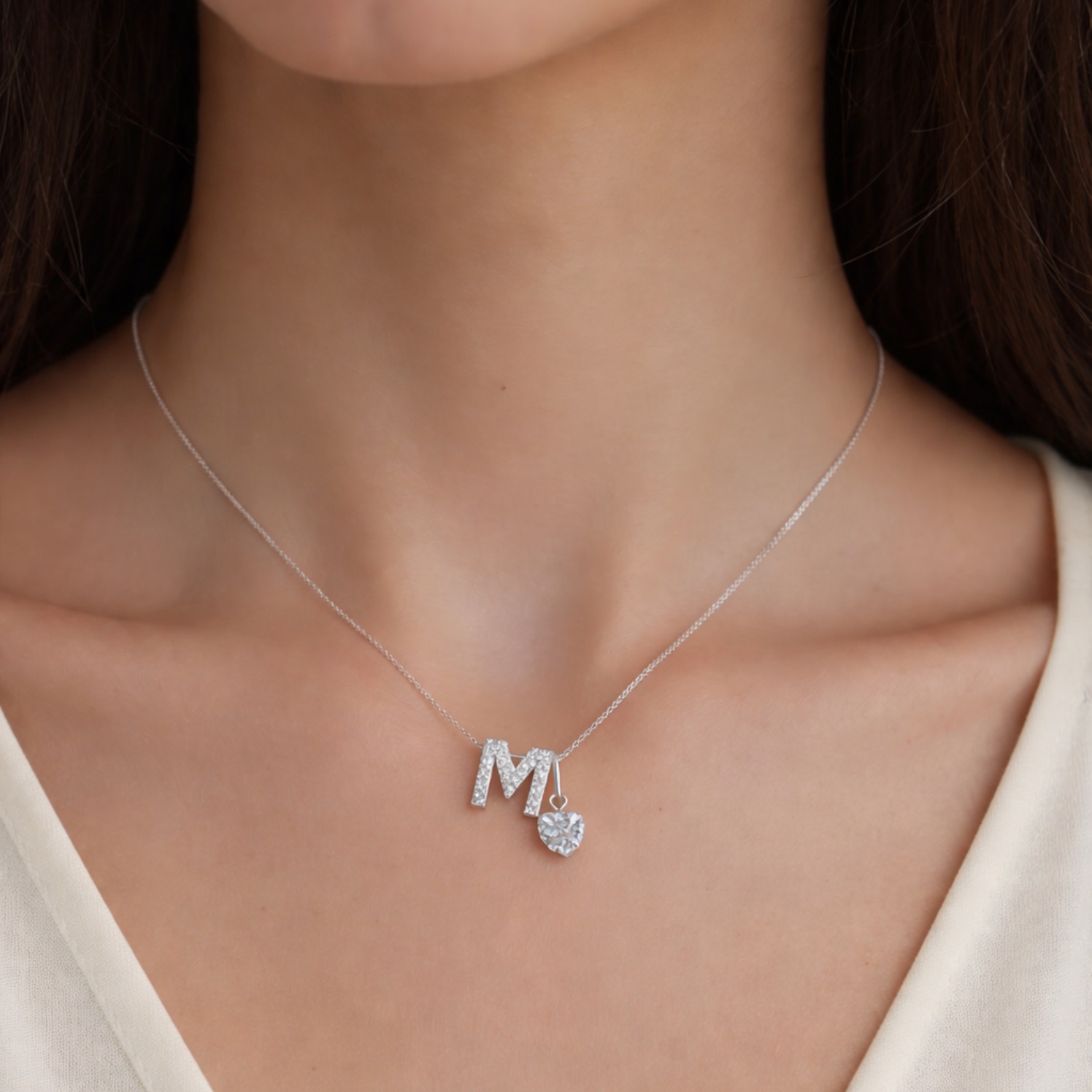 Corrente de prata 925 com pingente coração zirconia e letra inicial cravejada