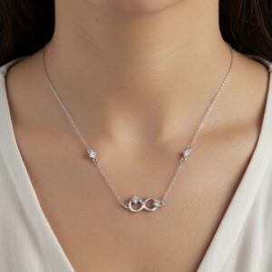 Corrente de prata 925 com pingente infinito com ponto de luz