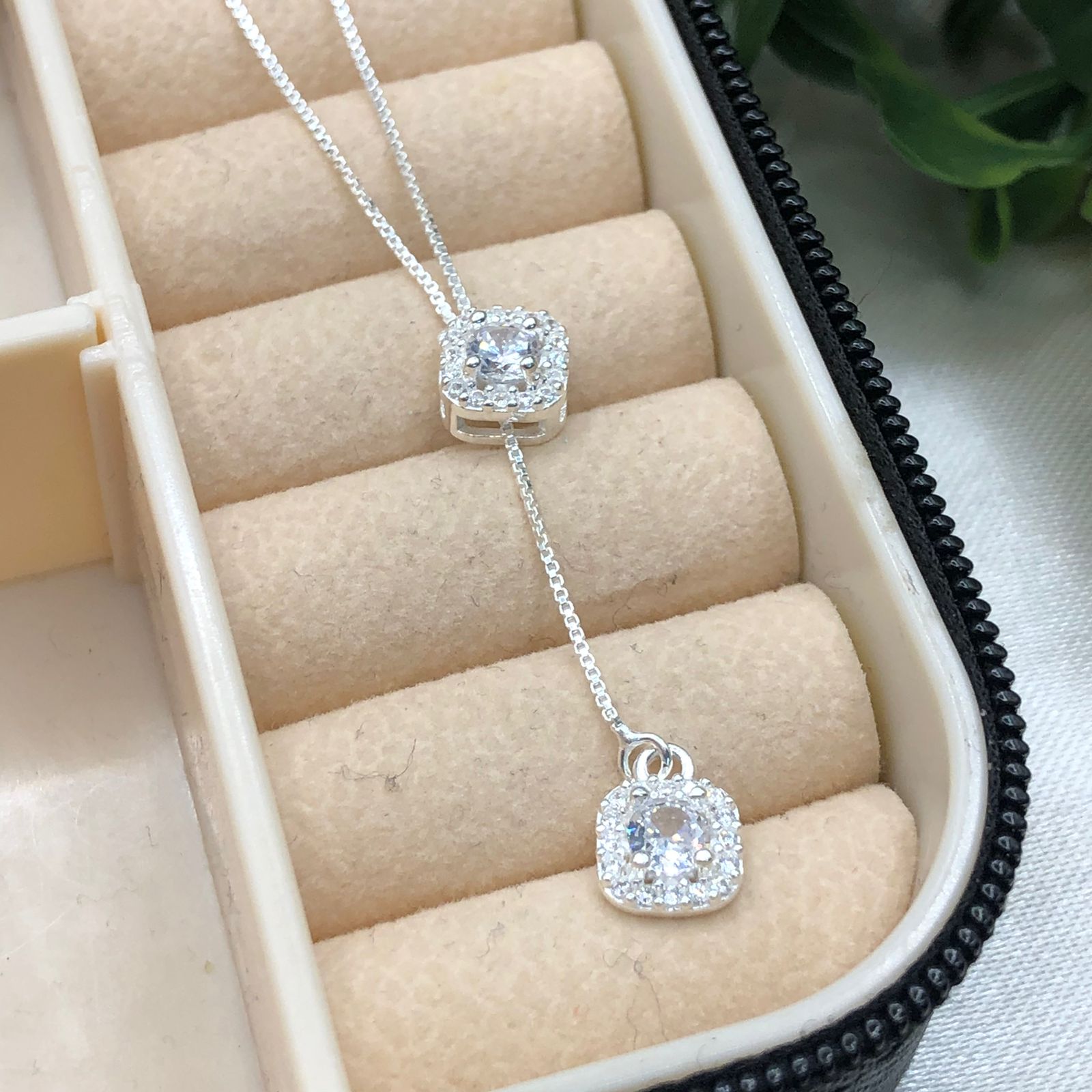 Gravatinha de prata 925 quadrado com pedra zirconia