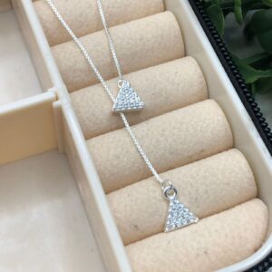 Gravatinha de prata 925 triangulo cravejado