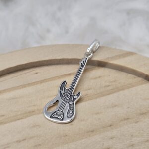 Pingente de prata 925 guitarra detalhada