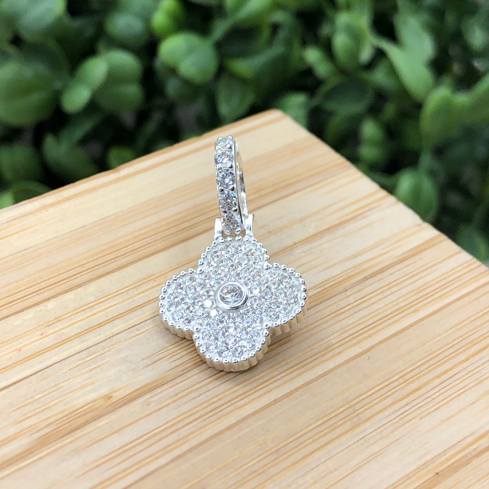 Pingente de prata 925 trevo cravejado com contra argola De Prata