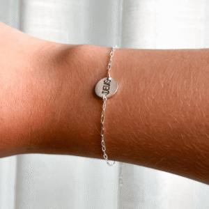 Pulseira com Pingente Central em Chapinha Deus