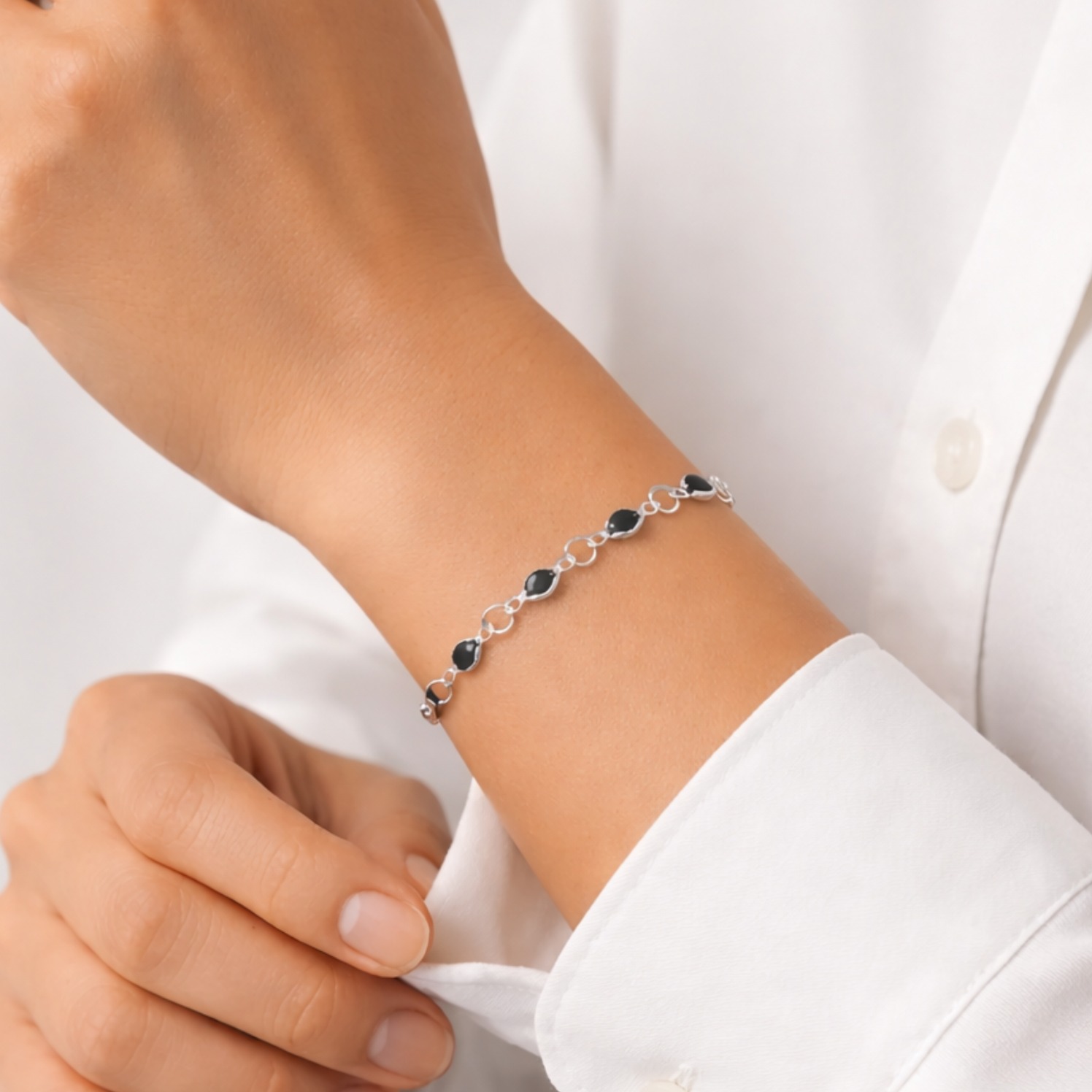 Pulseira com Pingente Central Ponto de Luz 2g