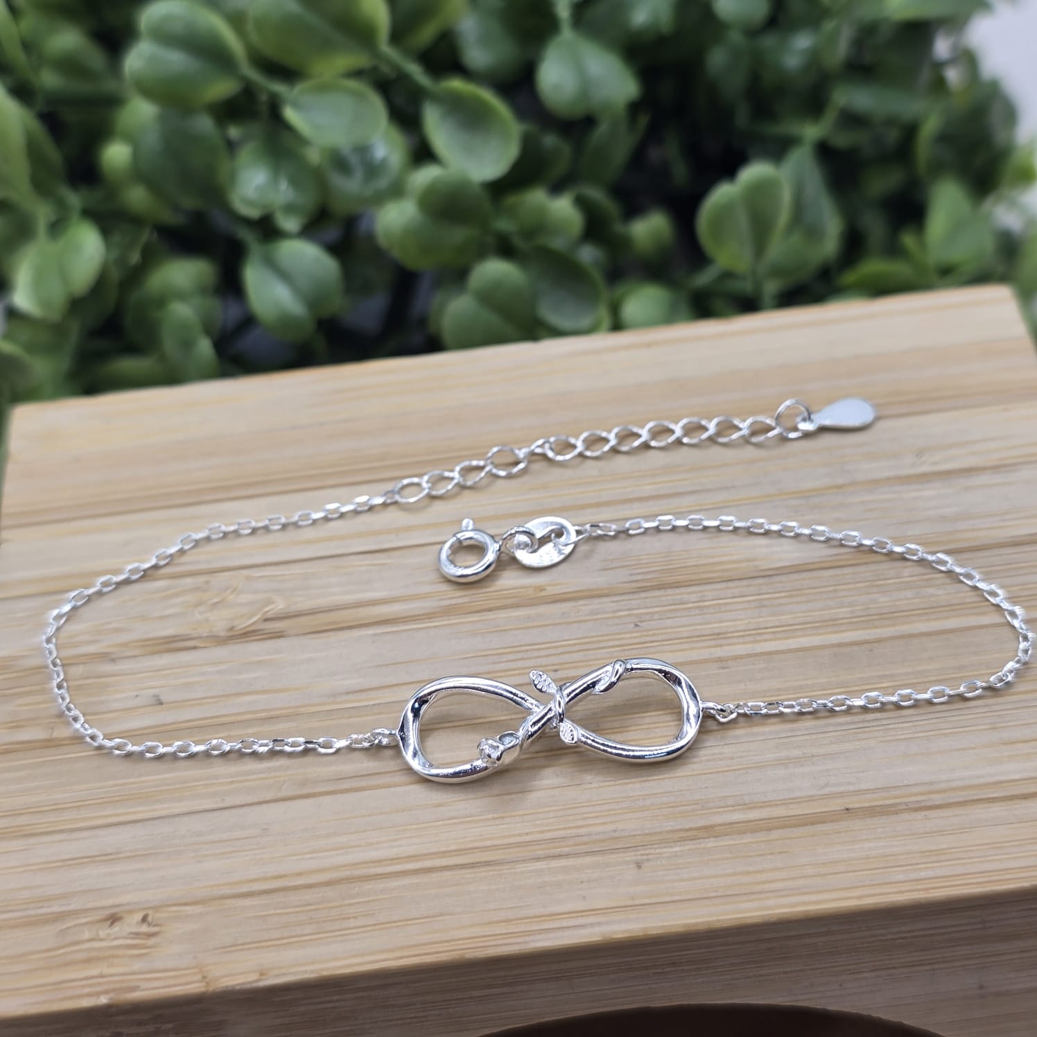 Pulseira de prata 925 com pingente infinito e flor entrelaçados com extensor