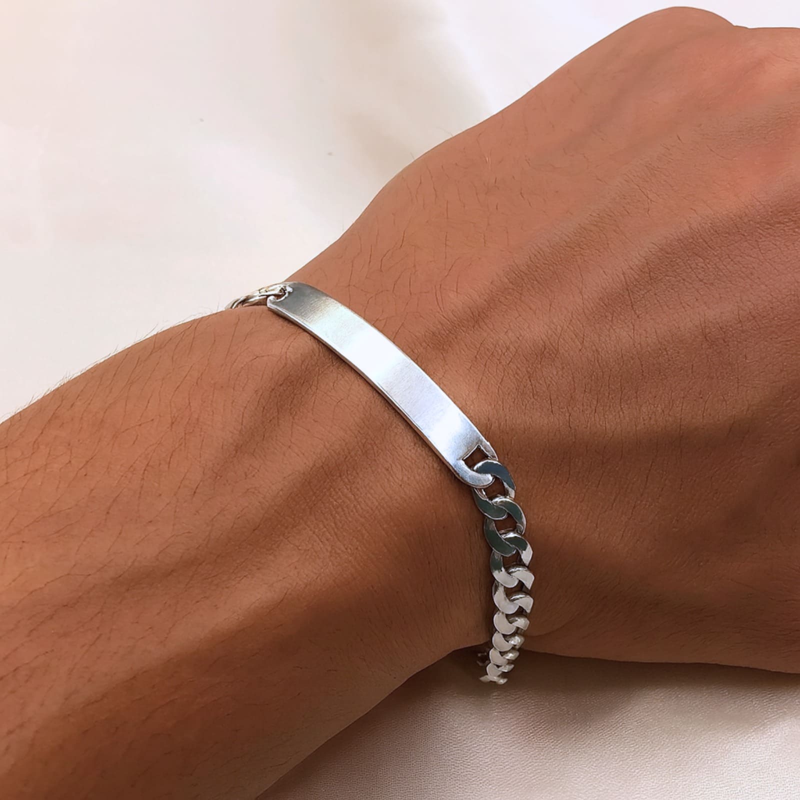 Pulseira Masculina Chapinha Lisa 1x1 13,7g 6.7mm 20cm Fio 160