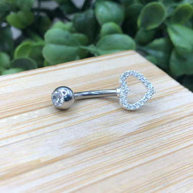 Piercing Furo Coração Liso com Ponto de Luz De Prata - Imagem 11