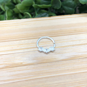 Piercing de prata 925 argola com 3 mini flores zirconia - Imagem 9