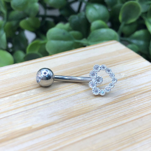 Piercing de prata 925 de umbigo coração vazado detalhado com ponto de luz - Imagem 9