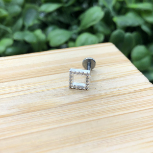 Piercing de prata 925 h8 quadrado vazado cravejado para tash rock e helix - Imagem 10