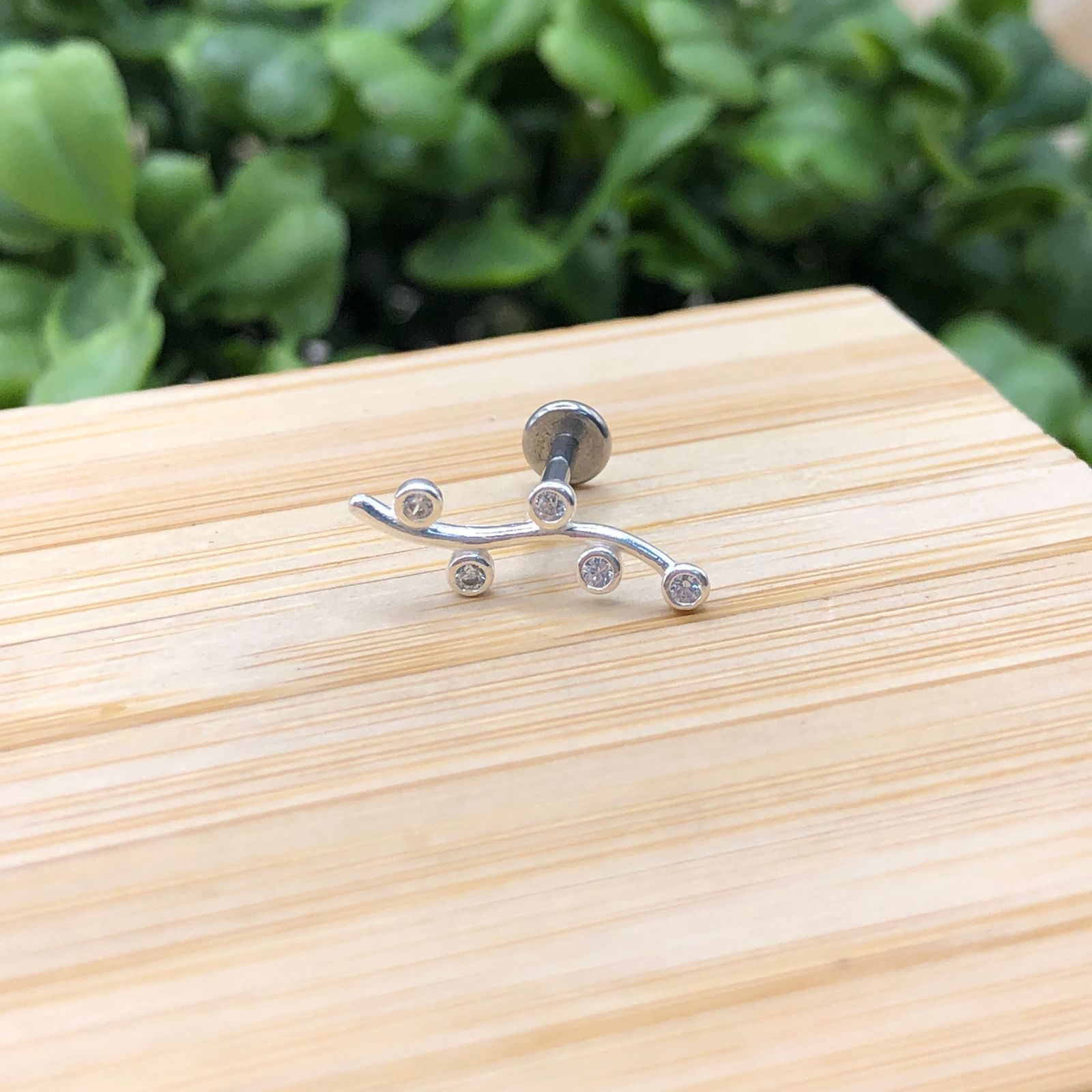 Piercing Detalhado com Zircônias