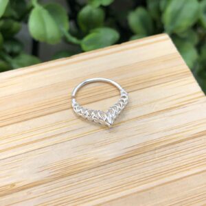 Piercing Furo Septo Ponta com Detalhes Vazado