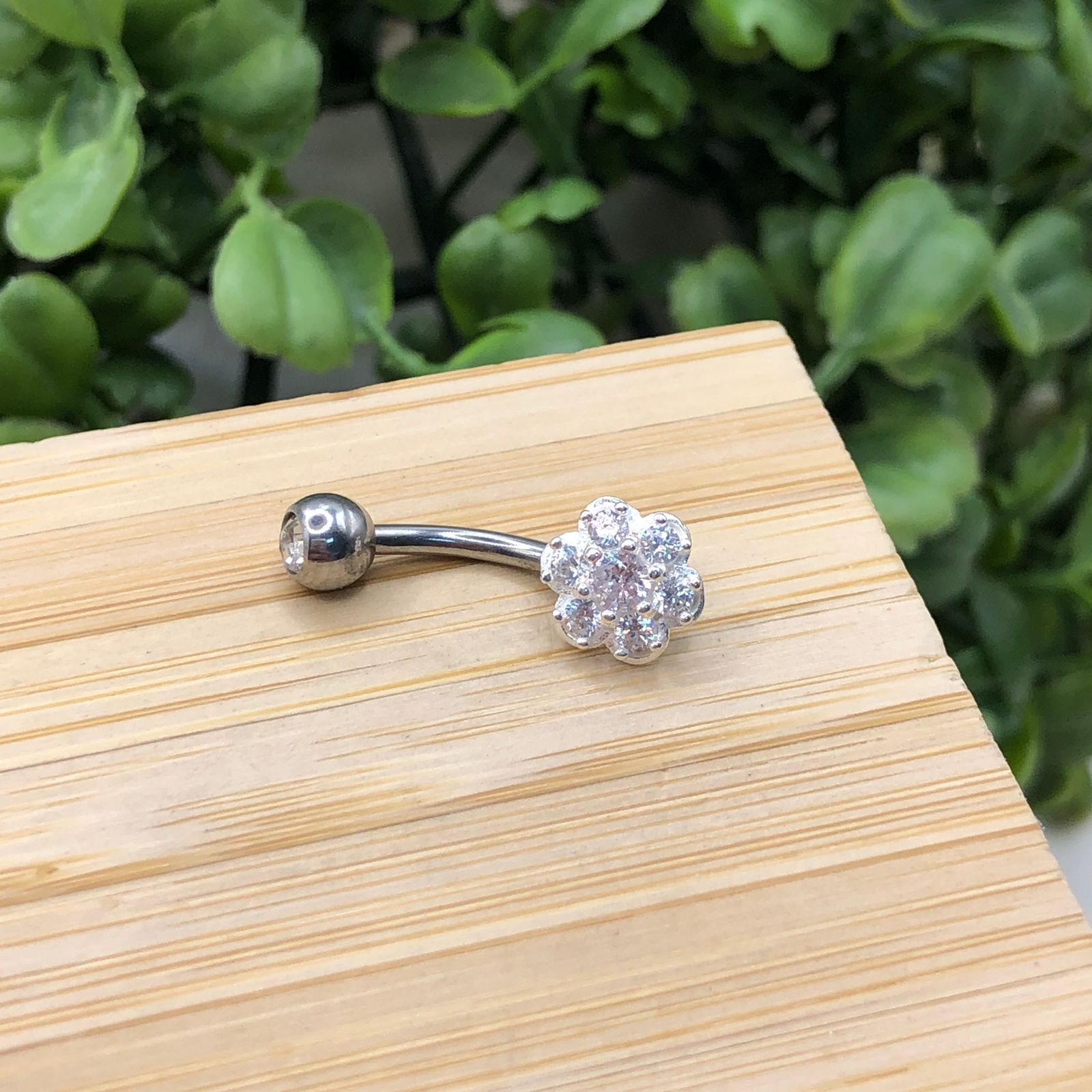 Piercing Furo Umbigo Flor Cravejada