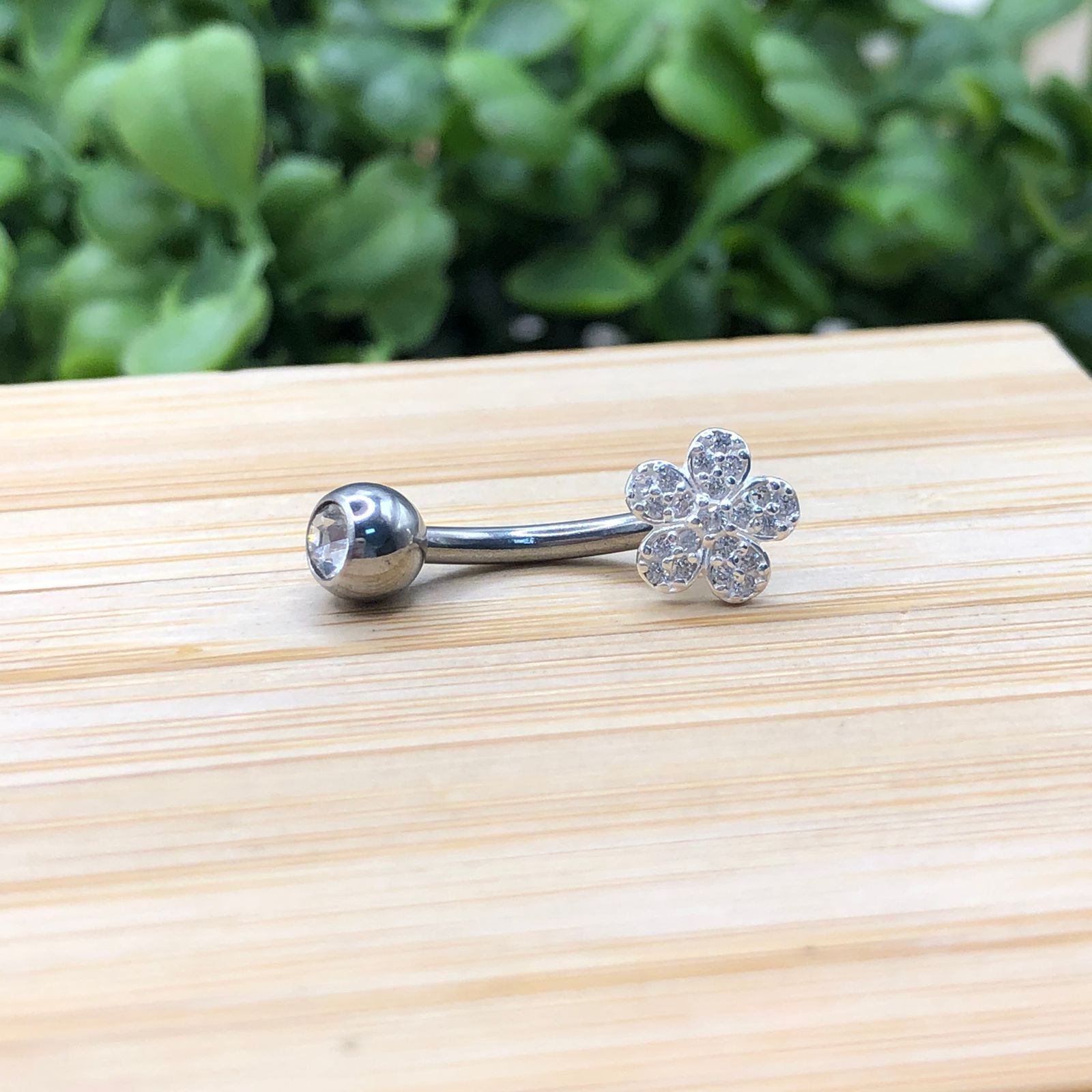 Piercing Furo Umbigo Flor Cravejada P
