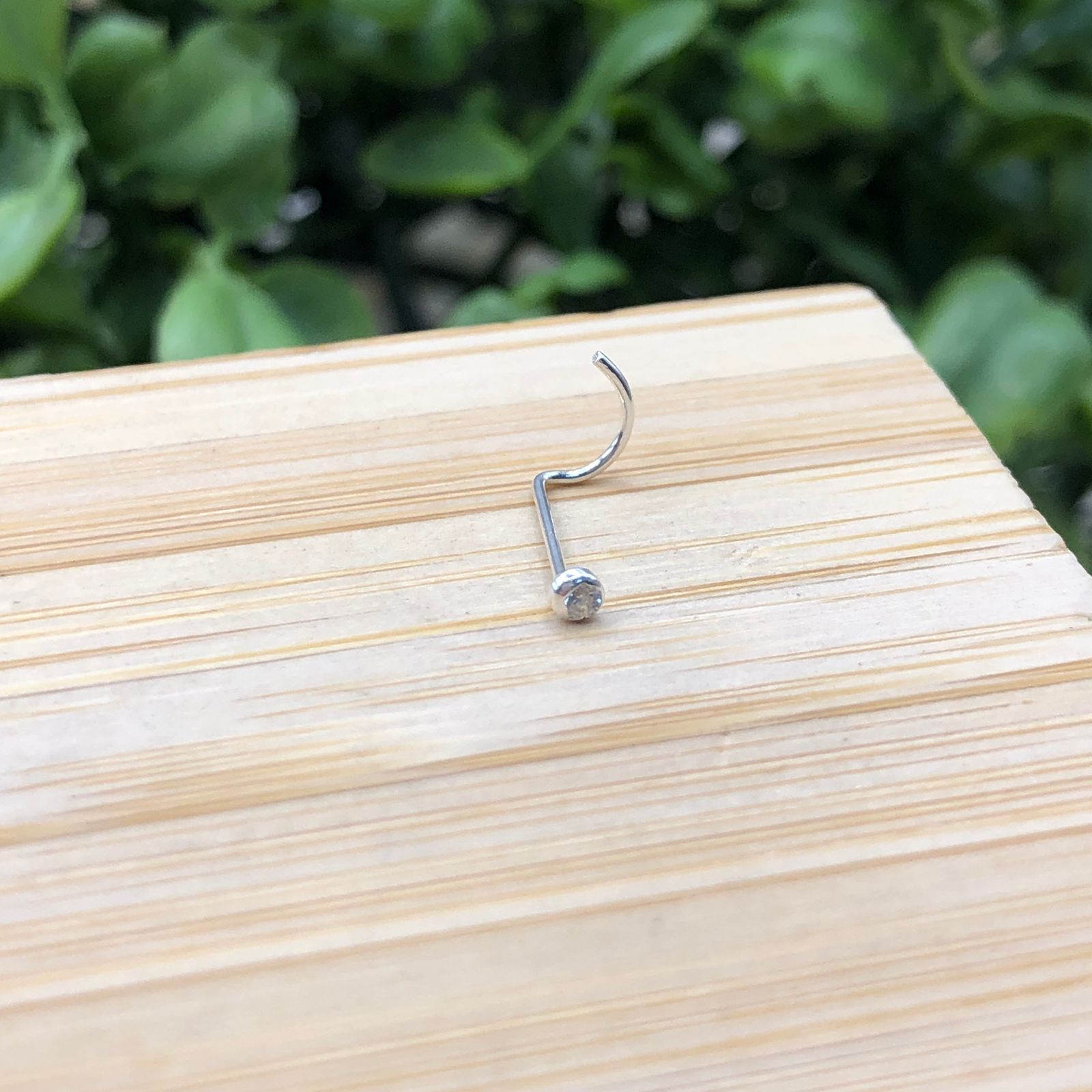 Piercing de Nariz Bolinha com Mini Zircônia e Base Curva