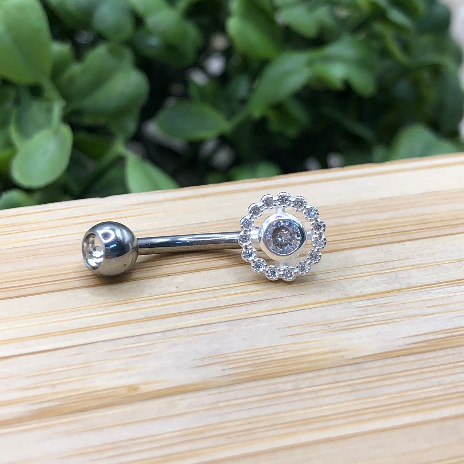 Piercing Redondo Cravejado com Ponto de Luz De Prata
