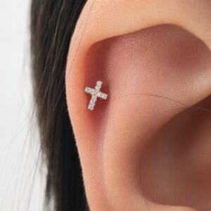 Piercing de prata 925 furo mini cruz