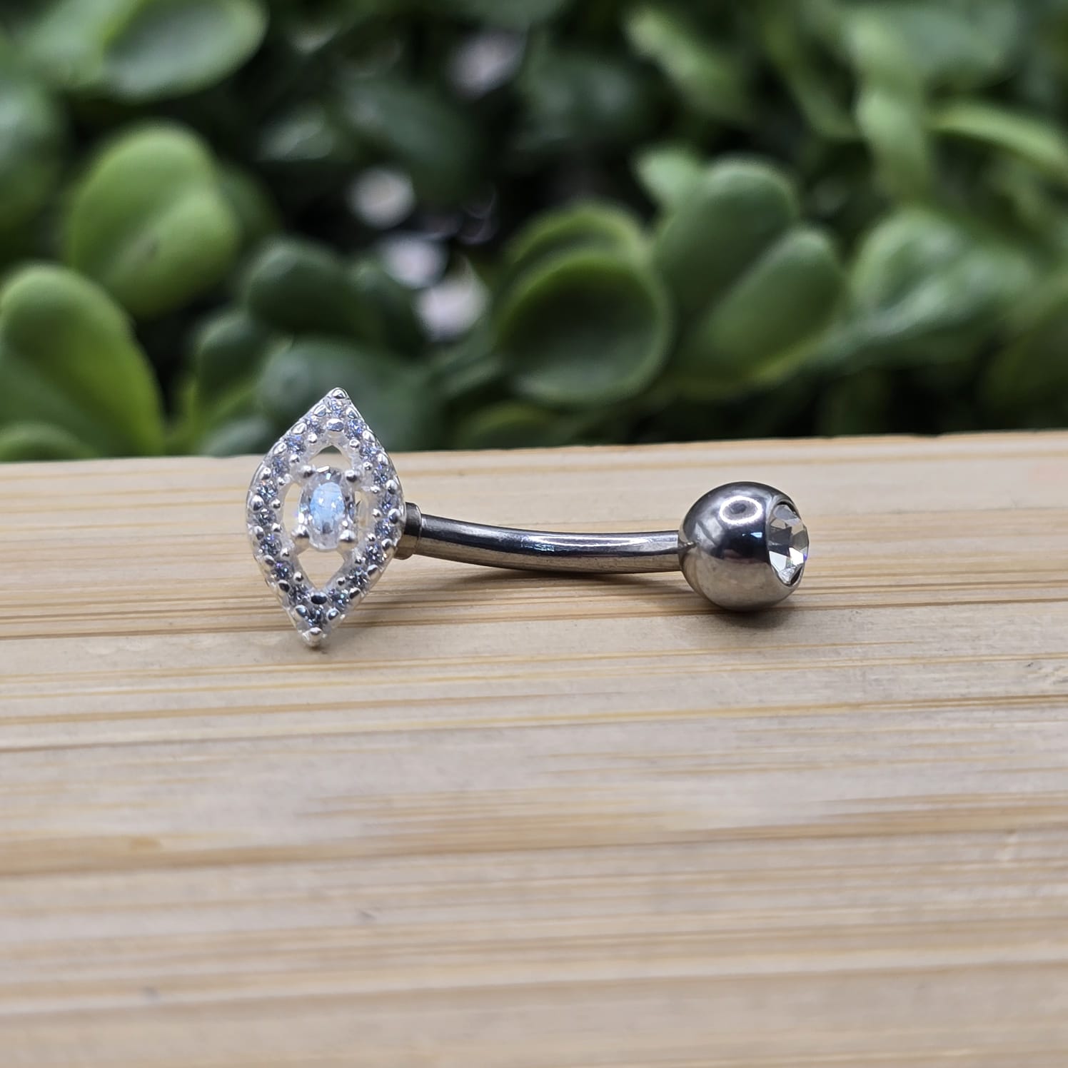 Piercing de prata 925 olho cravejado com ponto de luz para umbigo