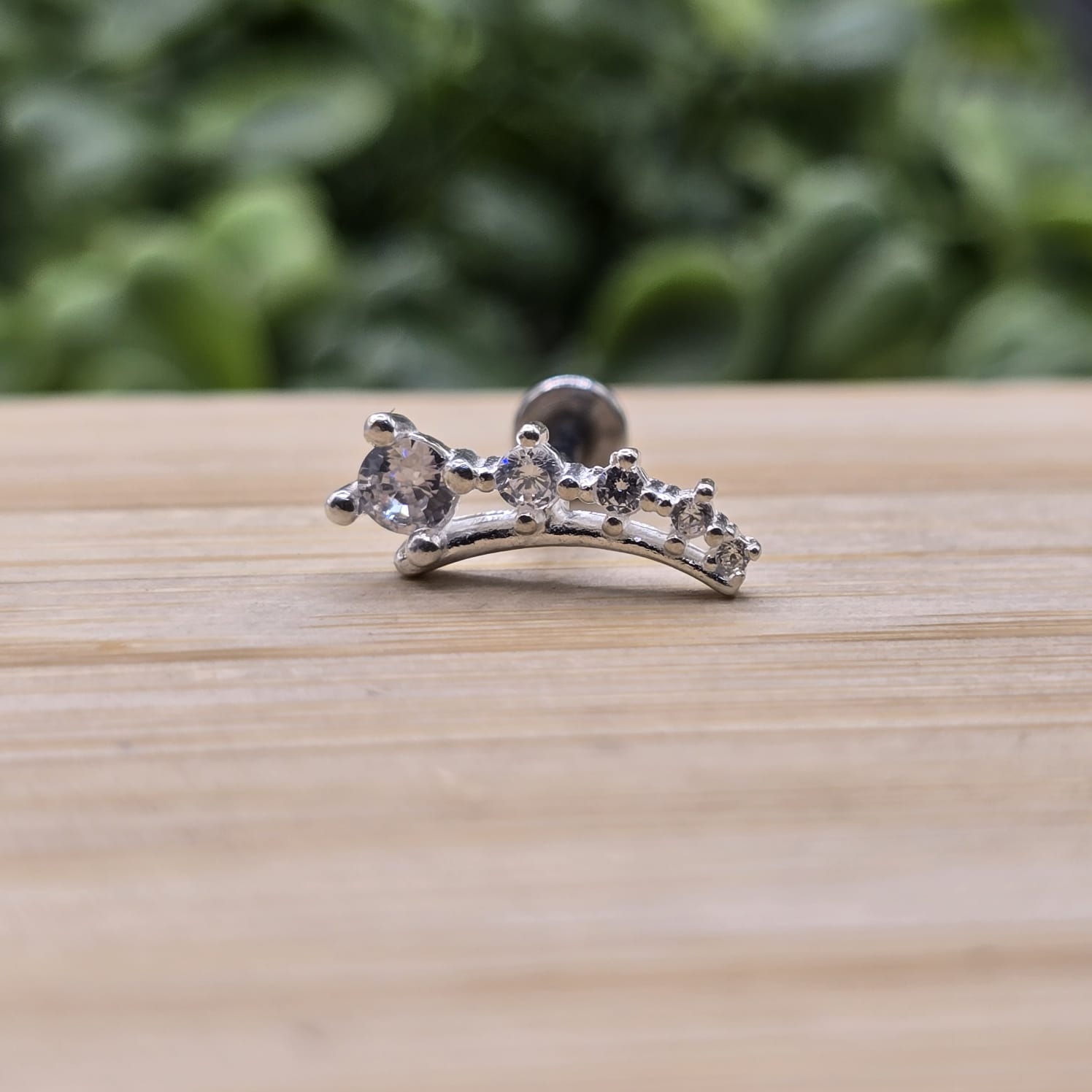Piercing de prata 925 pedras zircônias com pontilhado para hélix, tragus, lóbulo e tash rock